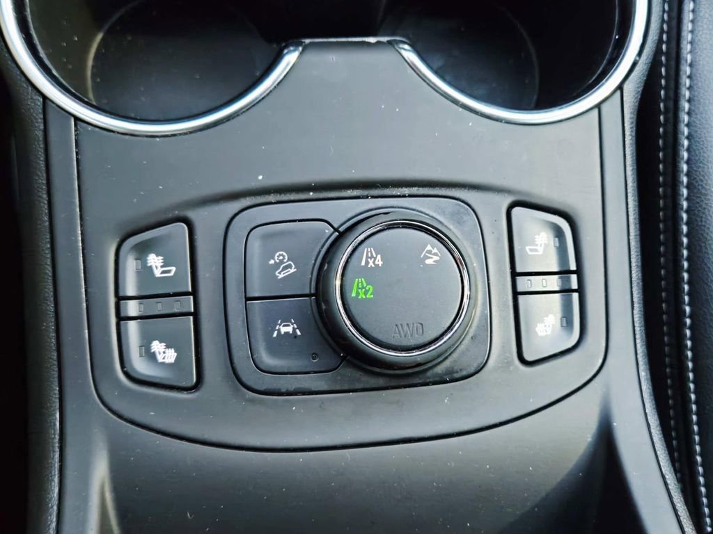 Used 2024 GMC Terrain SLT image 29