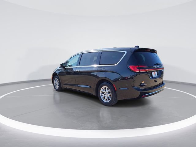 Used 2024 Chrysler Pacifica Touring-L image 6