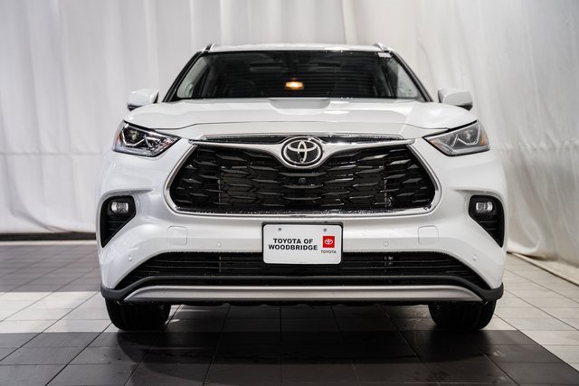 New 2026 Toyota Highlander Platinum image 2
