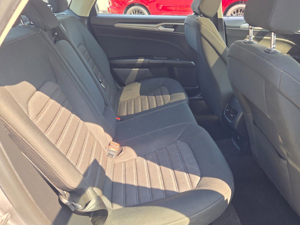 Used 2020 Ford Fusion SE image 8