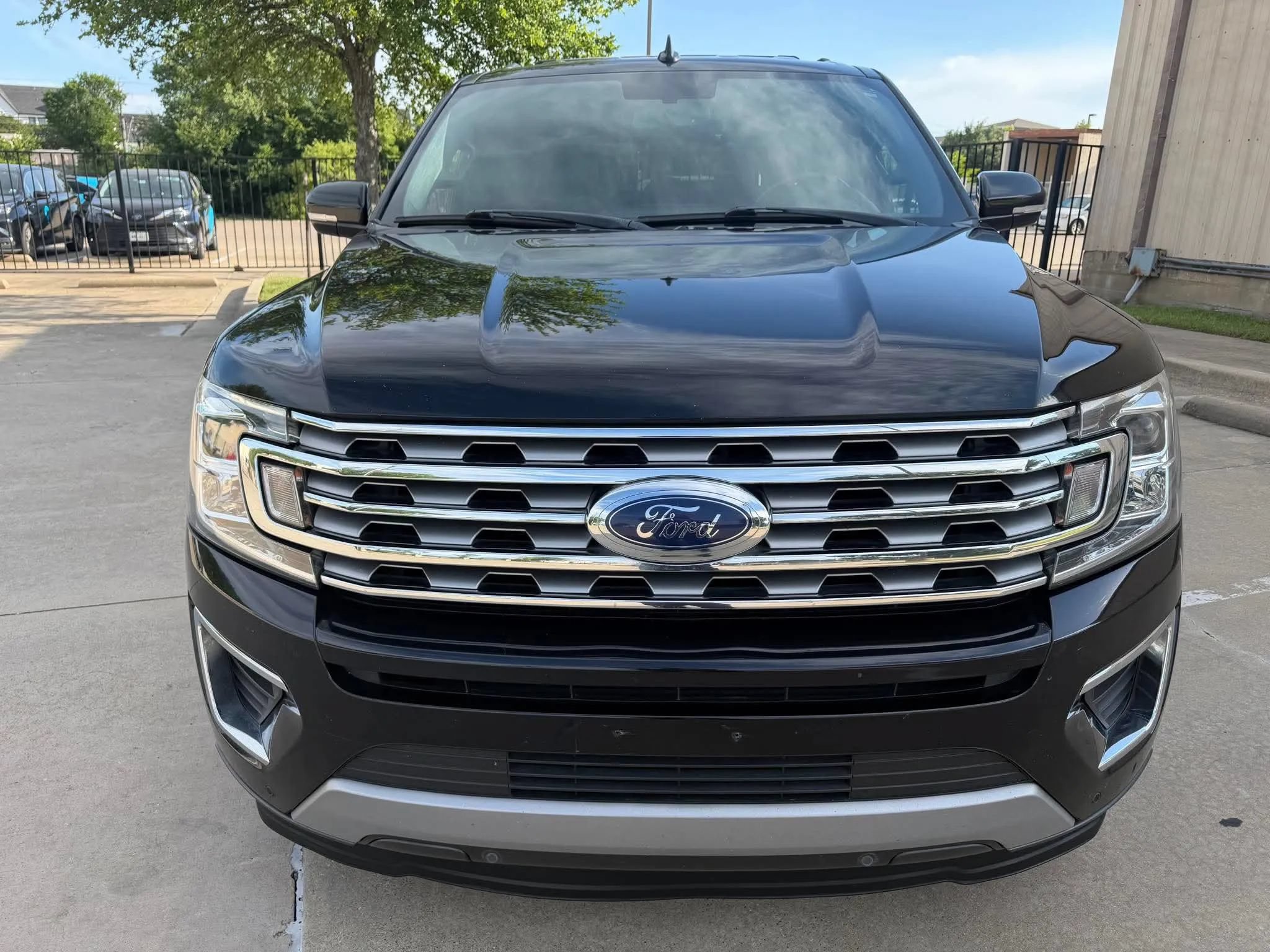 Used 2019 Ford Expedition Max Limited RWD image 2