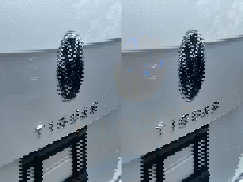 Used 2023 Volkswagen Tiguan SE R-Line image 10