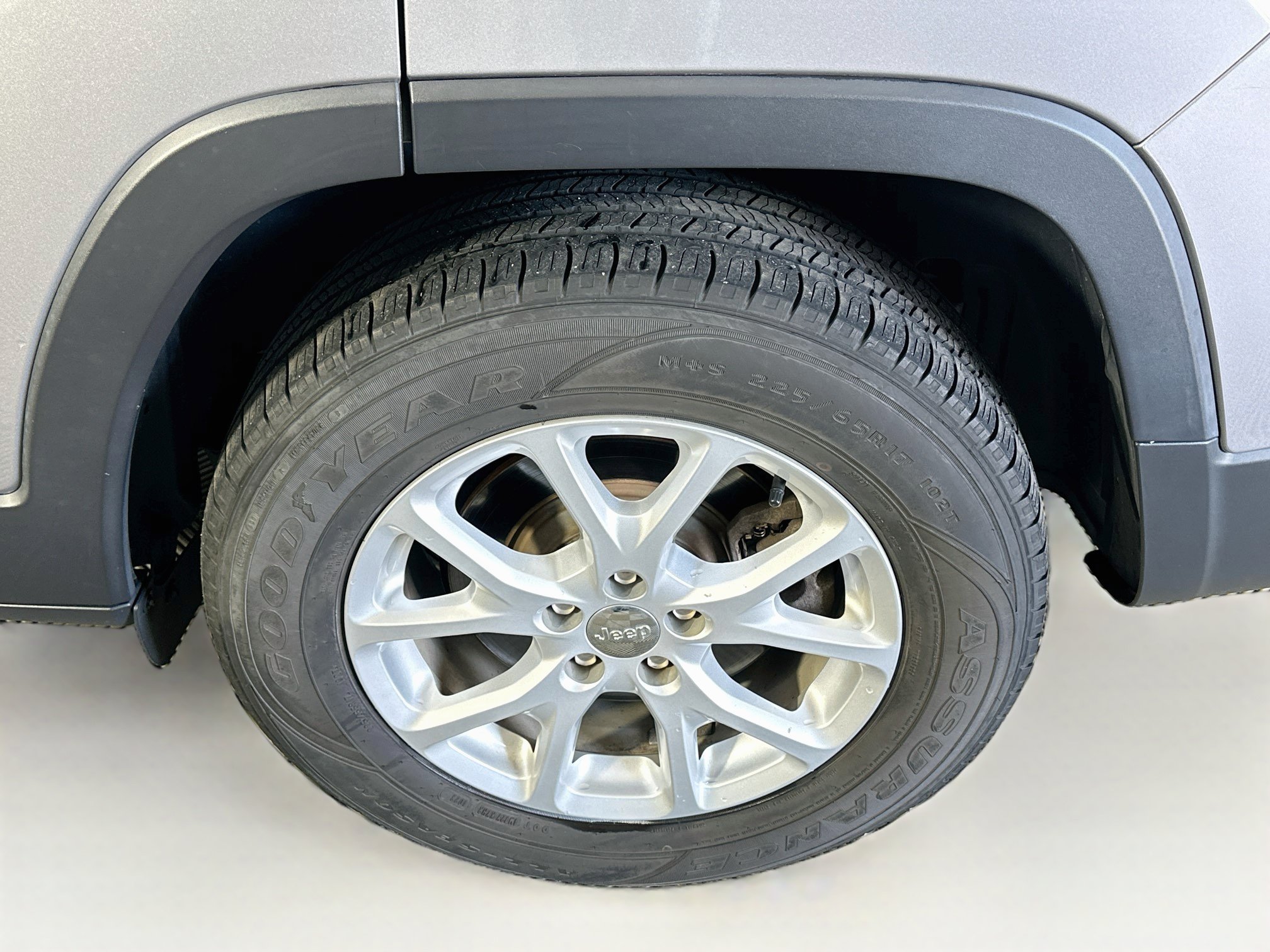 Used 2018 Jeep Cherokee Latitude Plus w/ Comfort/Convenience Group AWD/4WD image 11