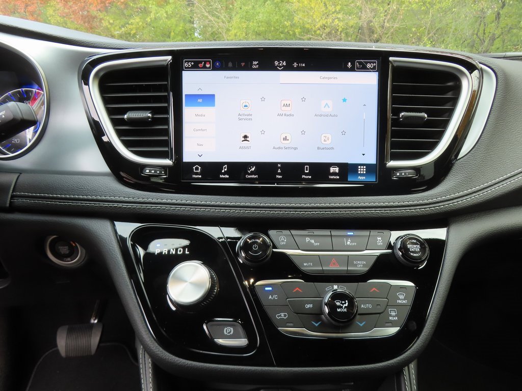 New 2026 Chrysler Pacifica Limited w/ Uconnect Theater Family Group image 5