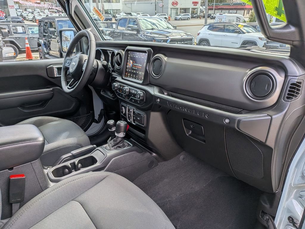 Used 2023 Jeep Wrangler Unlimited w/ Cold Weather Group AWD/4WD image 25