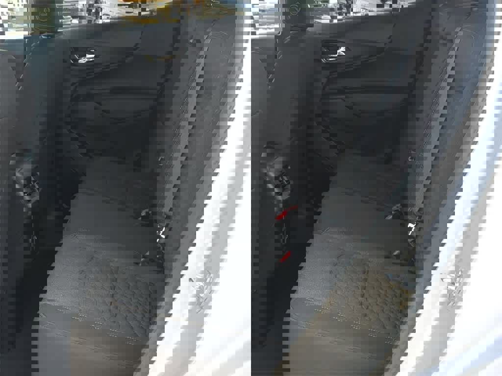 Used 2020 Chevrolet Equinox LT w/ Driver Convenience Package image 18