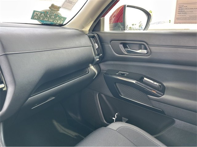 Used 2022 Nissan Pathfinder SV image 24