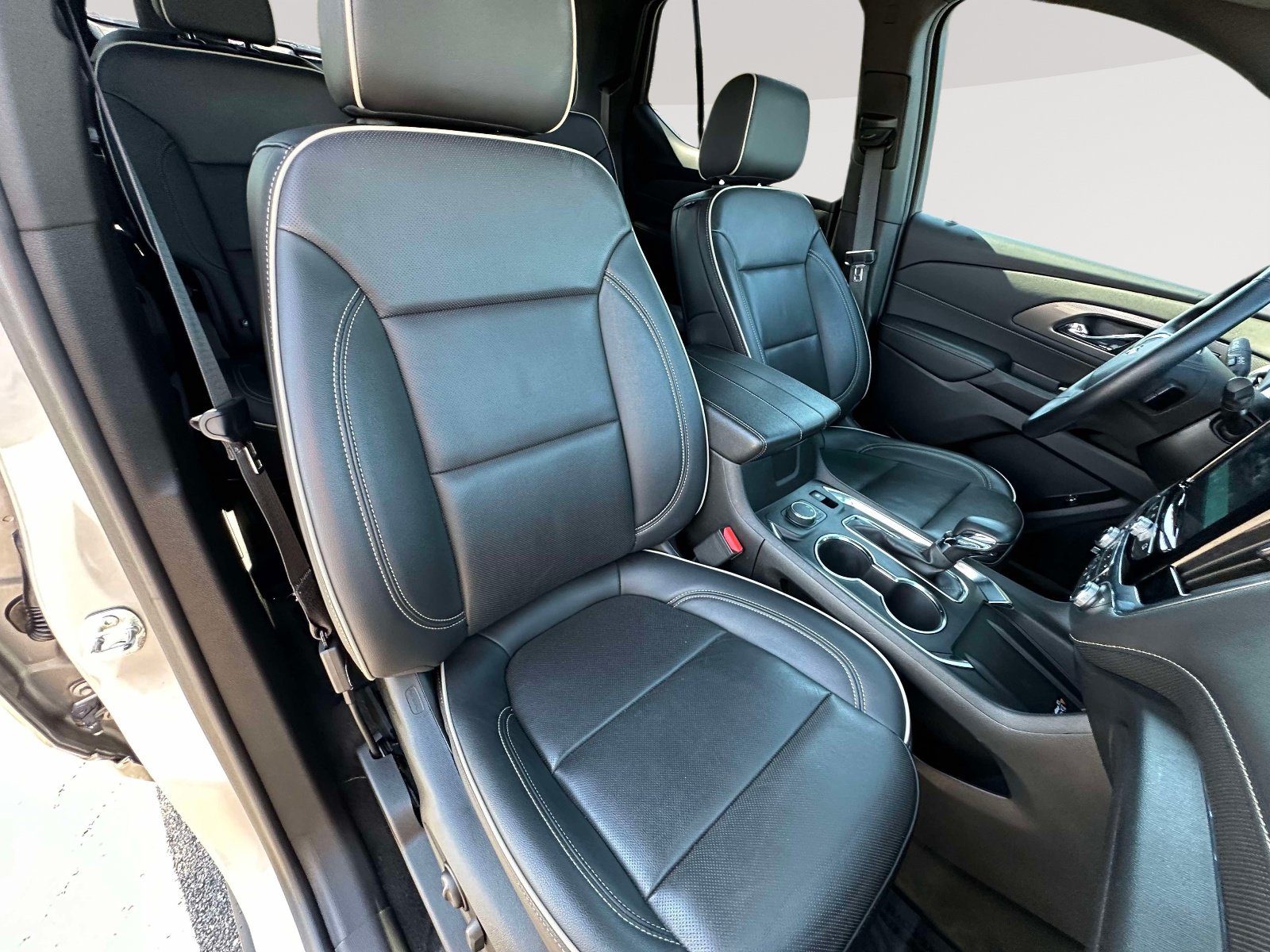 Used 2023 Chevrolet Traverse Premier w/ LPO, Floor Liner Package FWD image 26