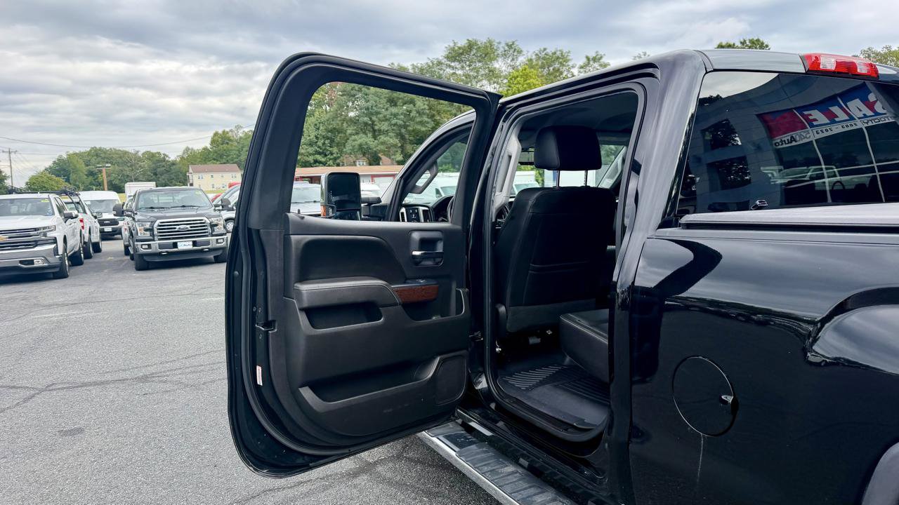 Used 2017 GMC Sierra 2500 SLT w/ Duramax Plus Package AWD/4WD image 17