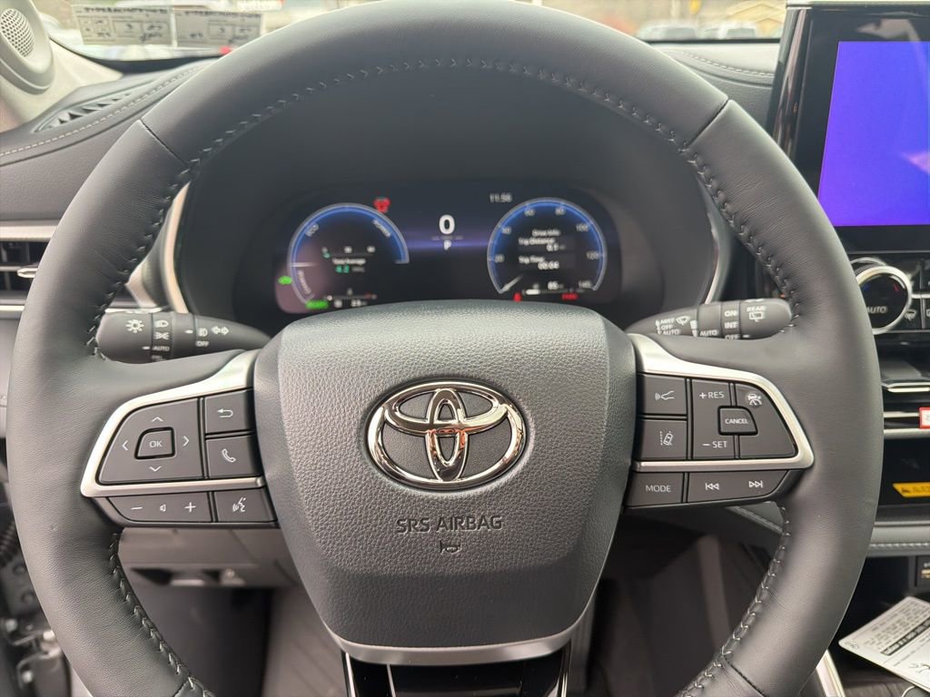 New 2026 Toyota Highlander Platinum image 13