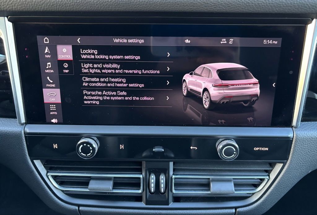 Certified 2023 Porsche Macan image 11