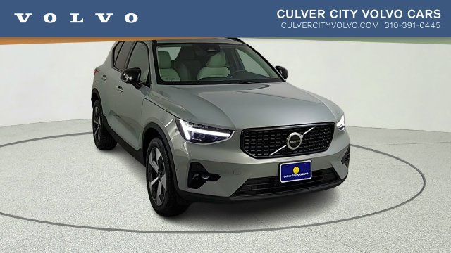 New 2026 Volvo XC40 B5 Plus w/ Protection Package Premier