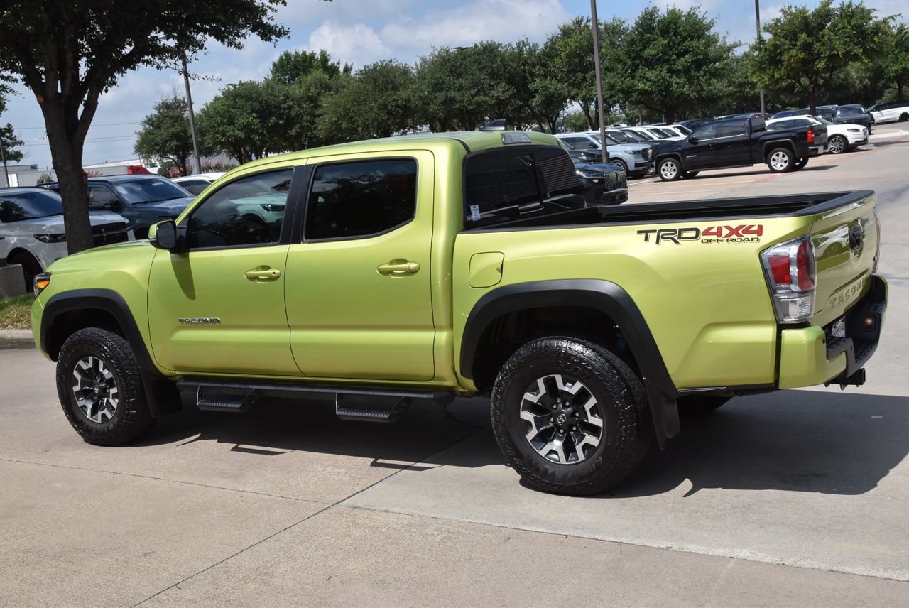 Used 2023 Toyota Tacoma TRD Off-Road w/ Technology Package AWD/4WD image 11