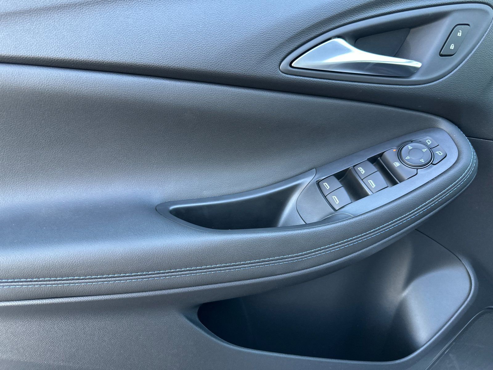 New 2026 Buick Encore GX Sport Touring image 11