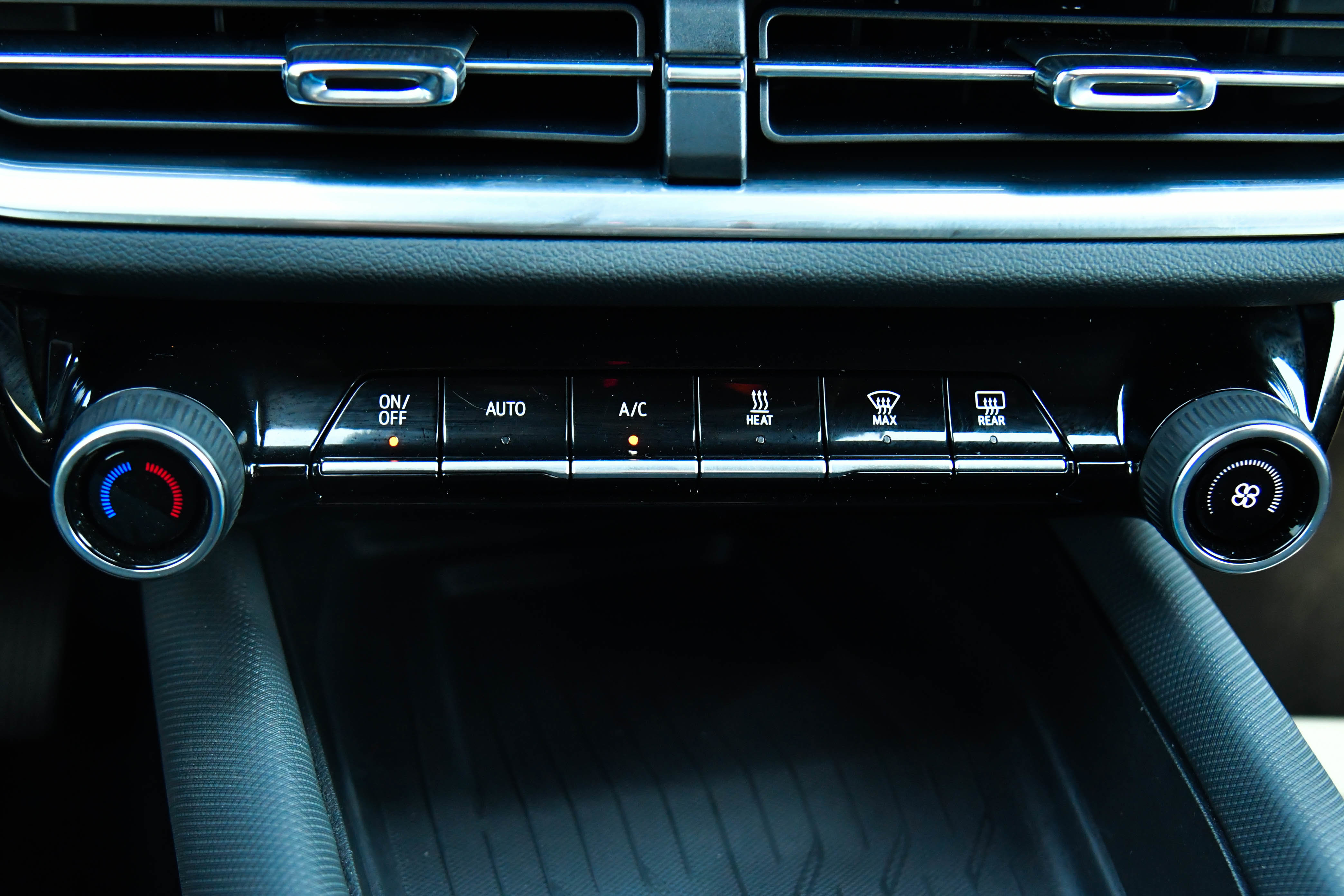 Used 2024 Chevrolet Equinox EV LT w/ LPO, Trailering Package image 32