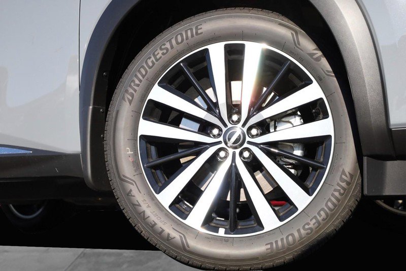 New 2025 Nissan Pathfinder Platinum image 3