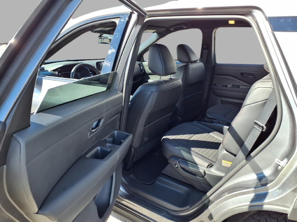 Used 2025 Nissan Pathfinder Rock Creek AWD/4WD image 25