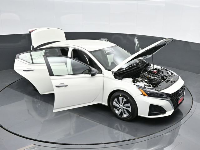 Used 2025 Nissan Altima 2.5 S FWD image 46