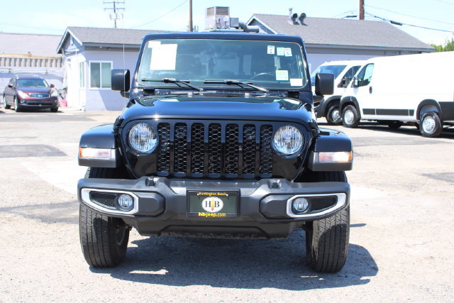 Used 2022 Jeep Gladiator Sport AWD/4WD image 2