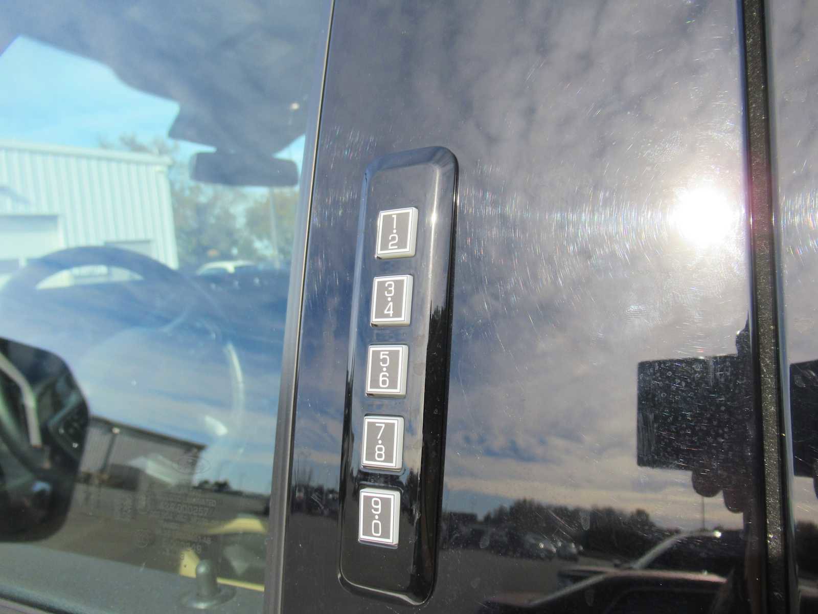 Used 2023 Ford F350 Lariat image 21