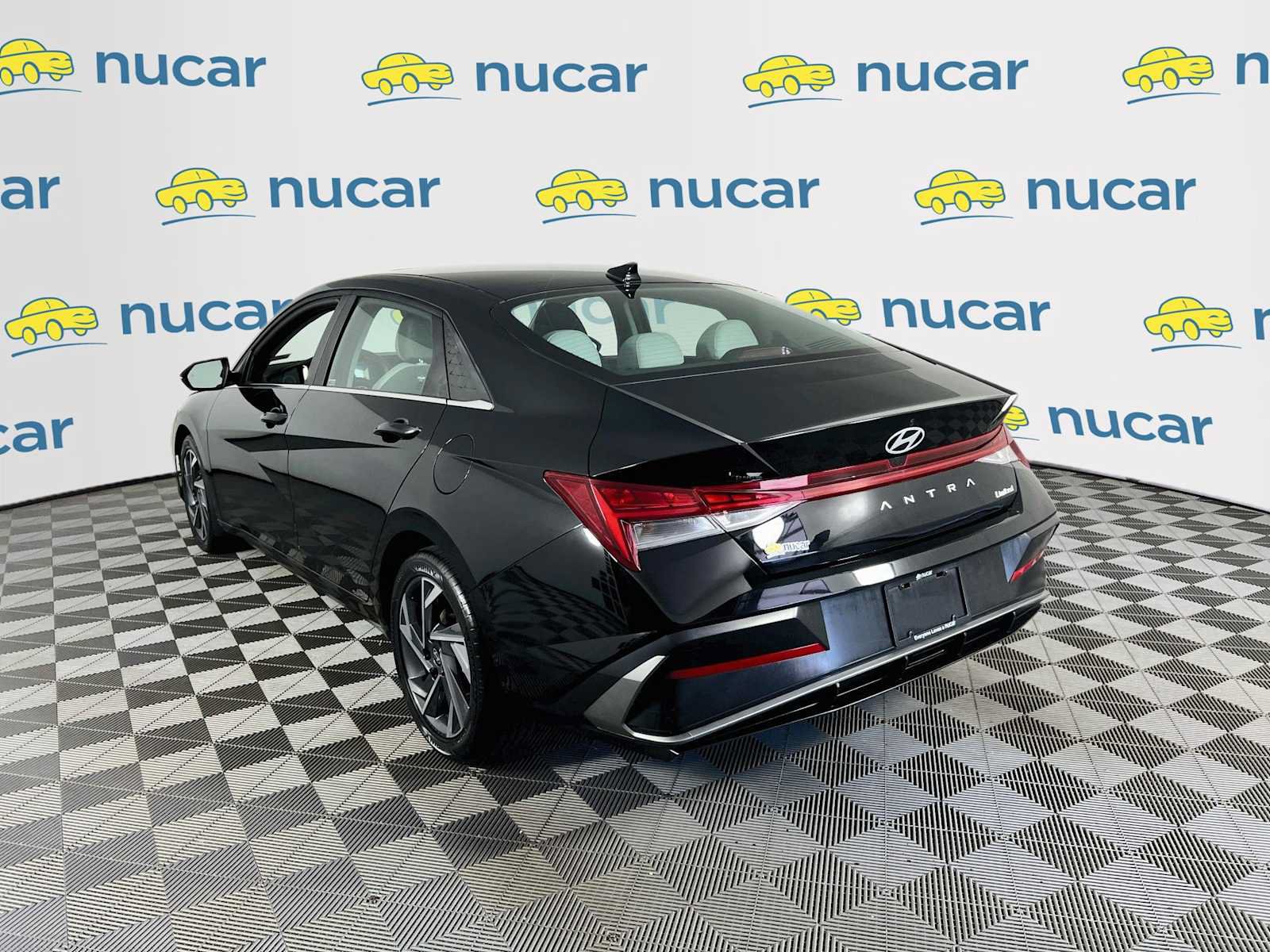 Certified 2025 Hyundai Elantra Limited FWD image 5