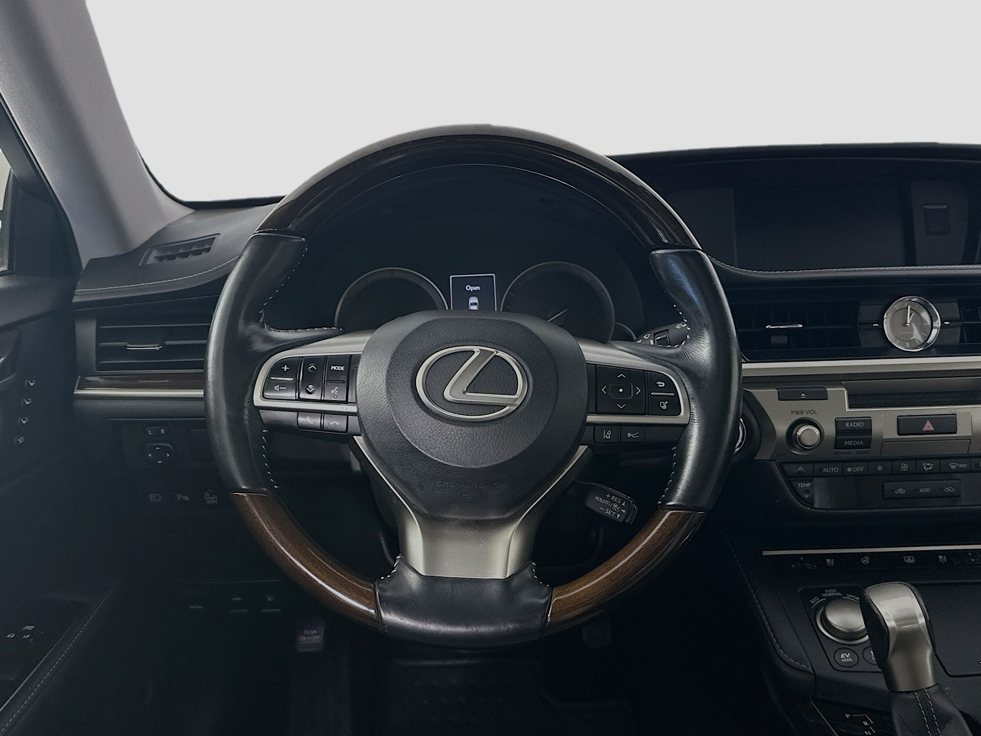 Used 2017 Lexus ES 300h w/ Luxury Package FWD image 18