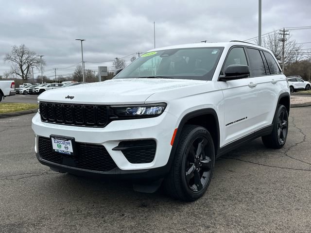 Used 2023 Jeep Grand Cherokee Altitude AWD/4WD image 5
