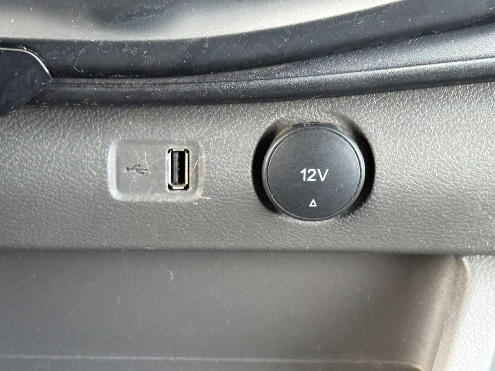 Used 2023 Ford Transit 250 Medium Roof AWD w/ Load Area Protection Package image 17