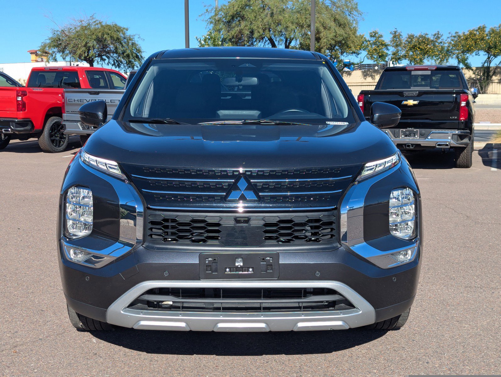 Used 2024 Mitsubishi Outlander SE image 9