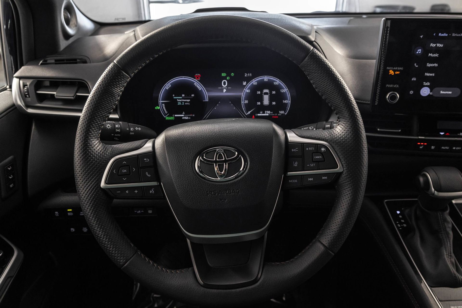 Used 2025 Toyota Sienna Platinum AWD/4WD image 29