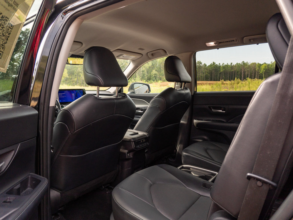 Used 2025 Toyota Grand Highlander AWD image 13