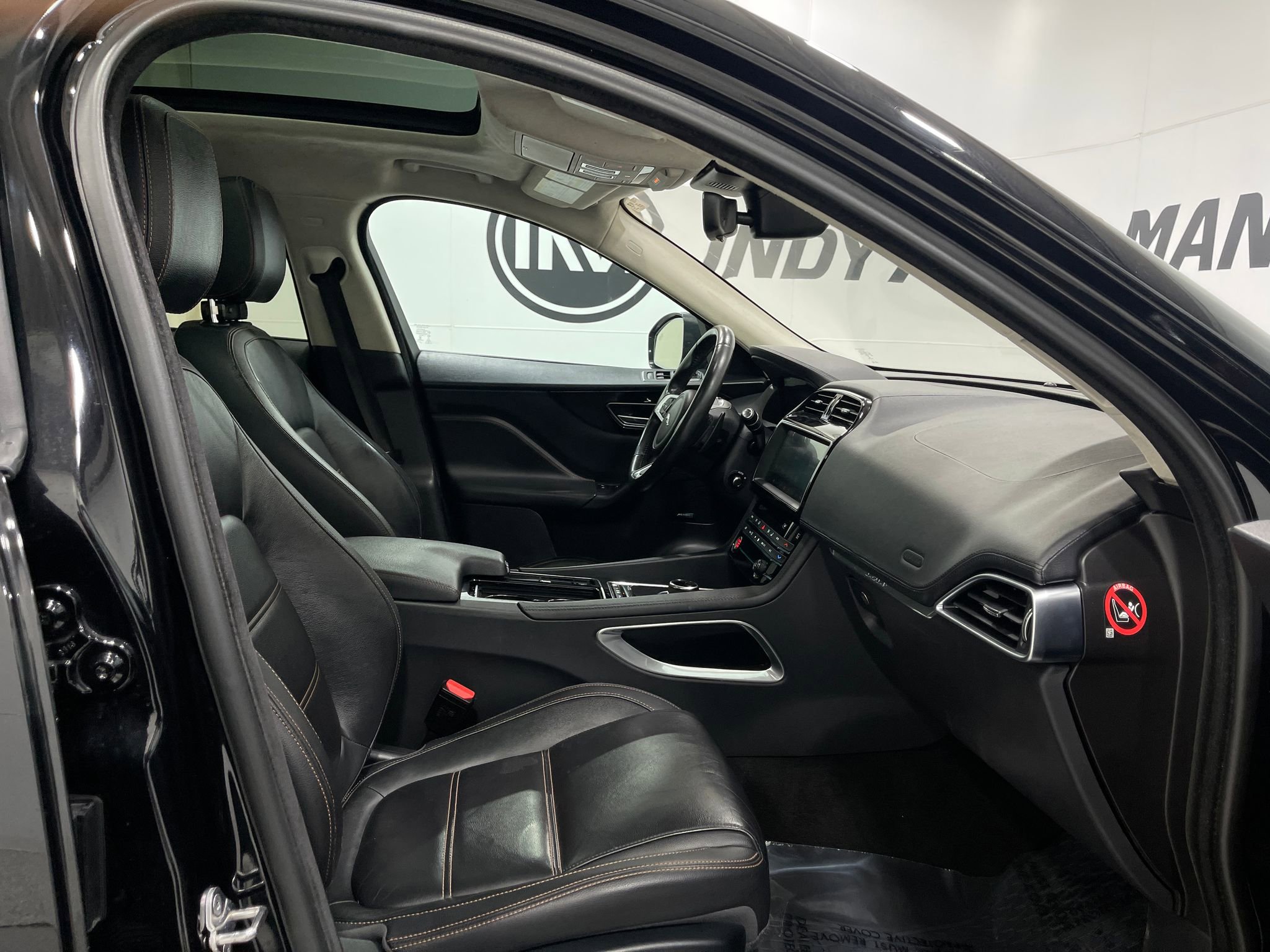 Used 2019 Jaguar F-PACE Prestige image 32