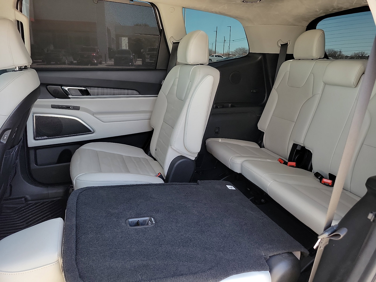 Used 2024 Kia Telluride SX Prestige w/ Towing Package image 8