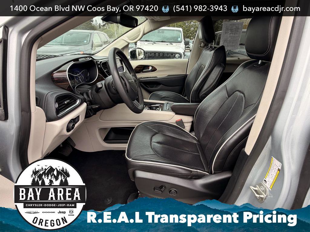 Used 2023 Chrysler Pacifica Limited FWD image 13