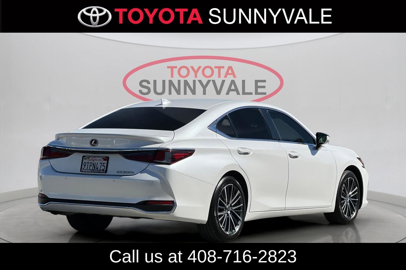 Used 2025 Lexus ES 300h w/ Premium Package image 3