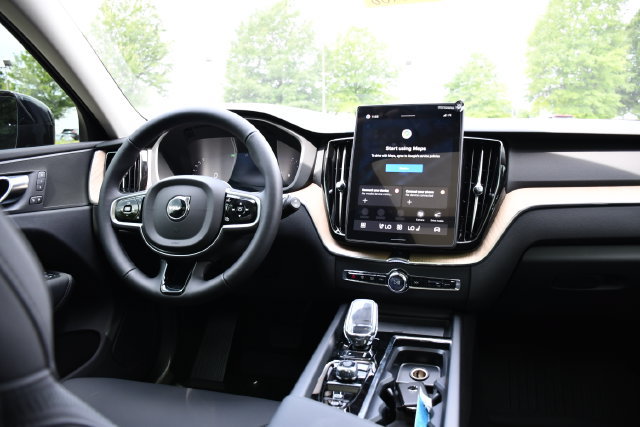 New 2026 Volvo XC60 B5 Plus w/ Protection Package Premier AWD/4WD image 21