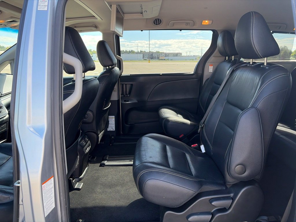Used 2015 Toyota Sienna SE Premium FWD image 32