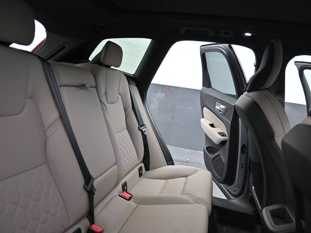 New 2026 Volvo XC60 B5 Plus w/ Protection Package Premier AWD/4WD image 25