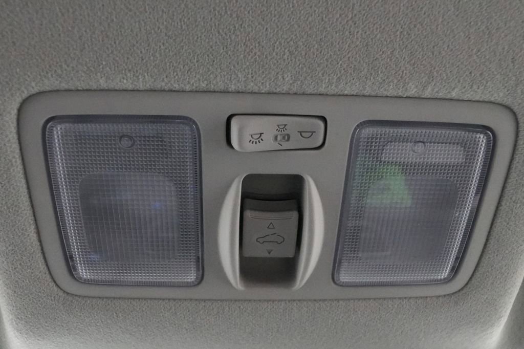 New 2024 Hyundai Venue SEL image 48