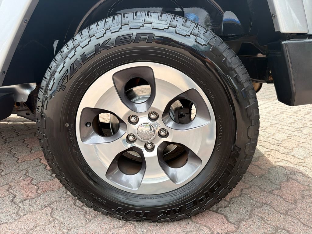 Used 2018 Jeep Wrangler Unlimited Sahara AWD/4WD image 18