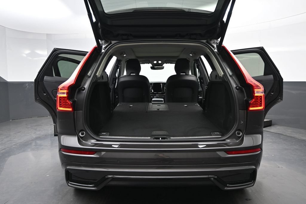 Used 2024 Volvo XC60 B5 Plus AWD/4WD image 17