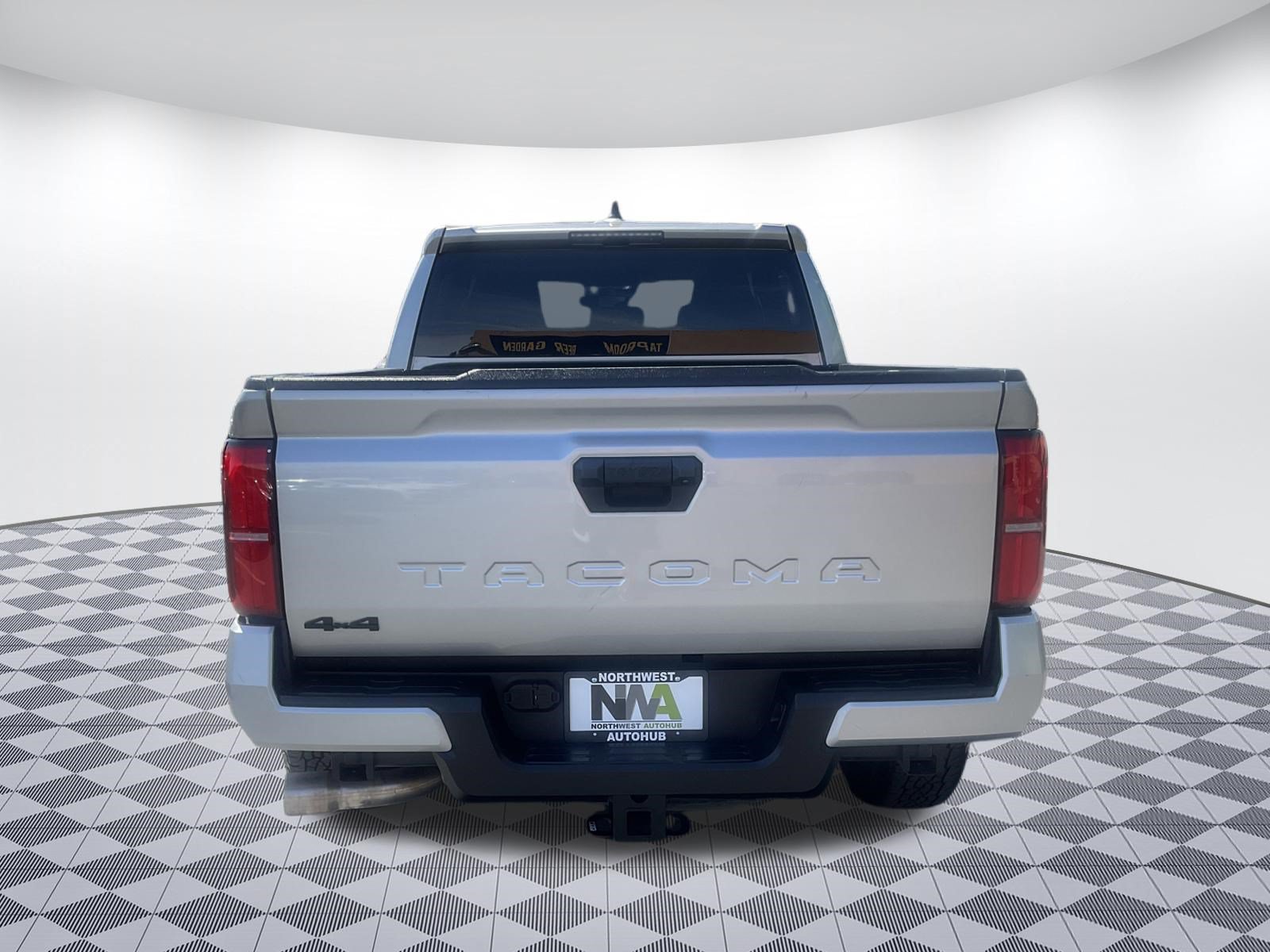 Used 2024 Toyota Tacoma TRD Off-Road AWD/4WD image 4