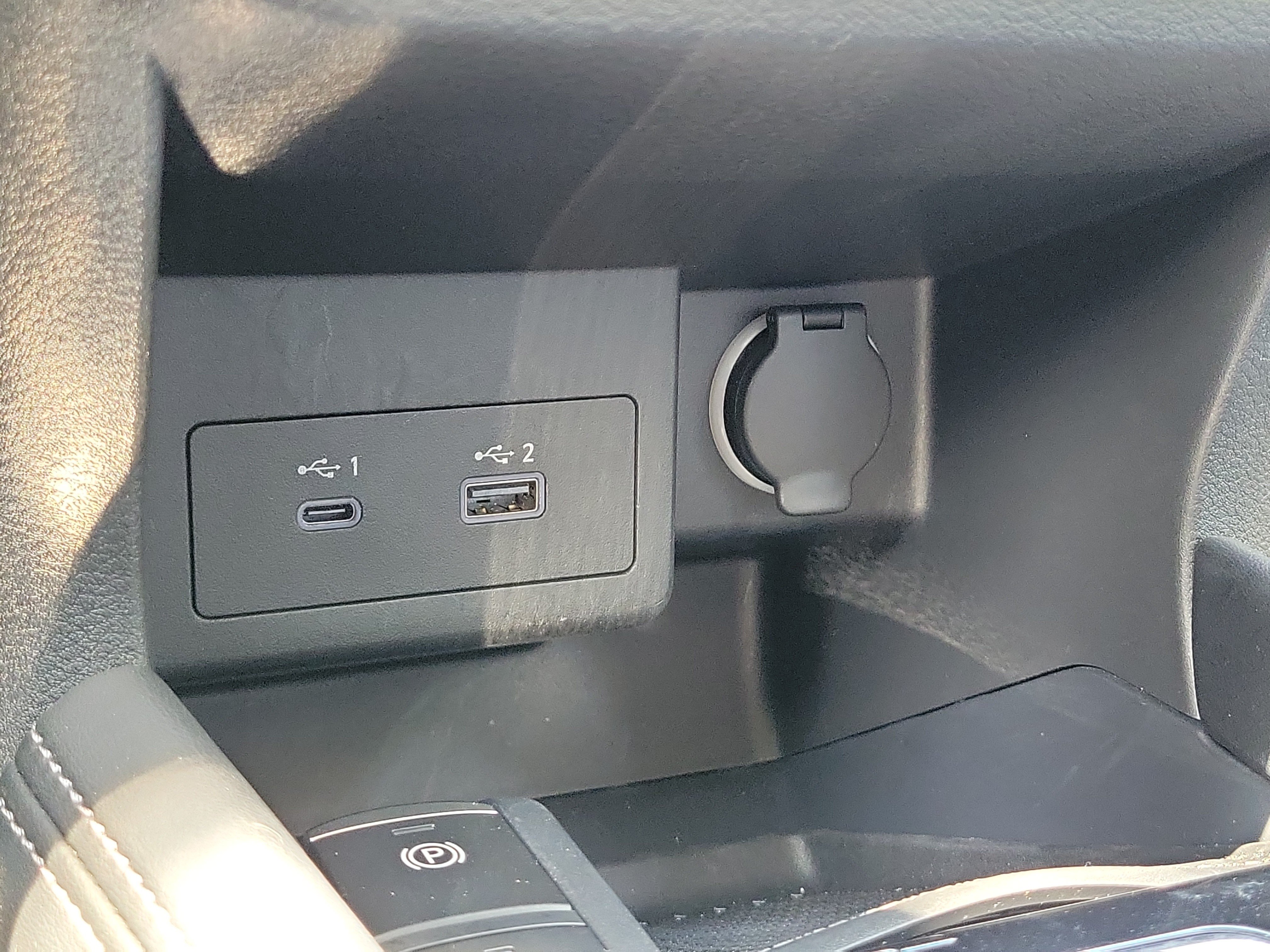 Certified 2024 Nissan Kicks SR w/ SR Premium Package FWD image 30