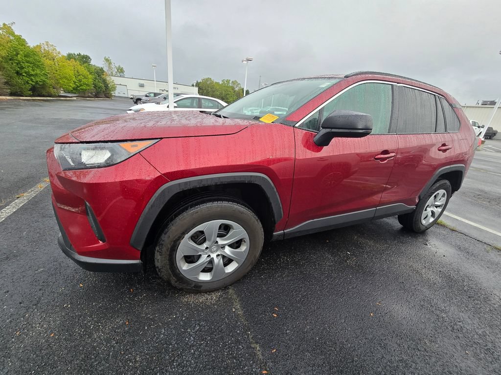 Used 2021 Toyota RAV4 LE AWD/4WD image 5