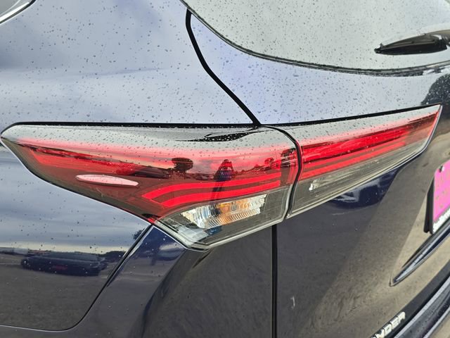 Used 2025 Toyota Highlander XLE image 36