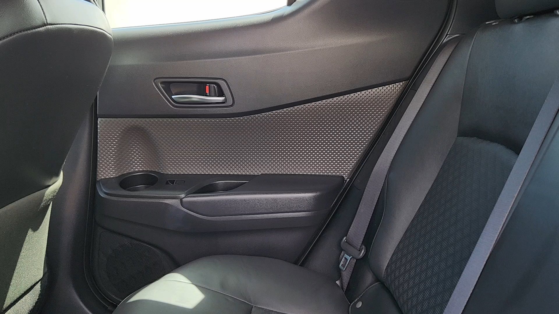 Used 2020 Toyota C-HR Limited FWD image 16