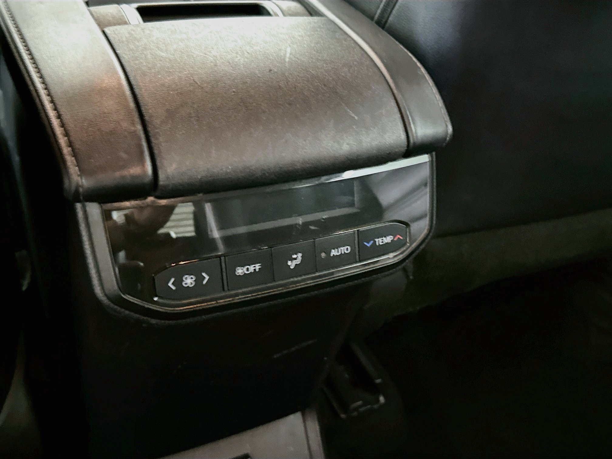 Used 2020 Toyota Highlander XLE FWD image 27