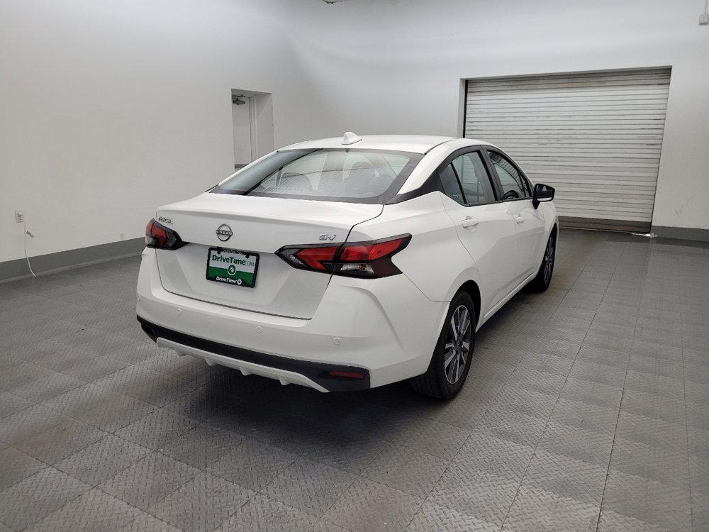 Used 2024 Nissan Versa SV FWD image 9