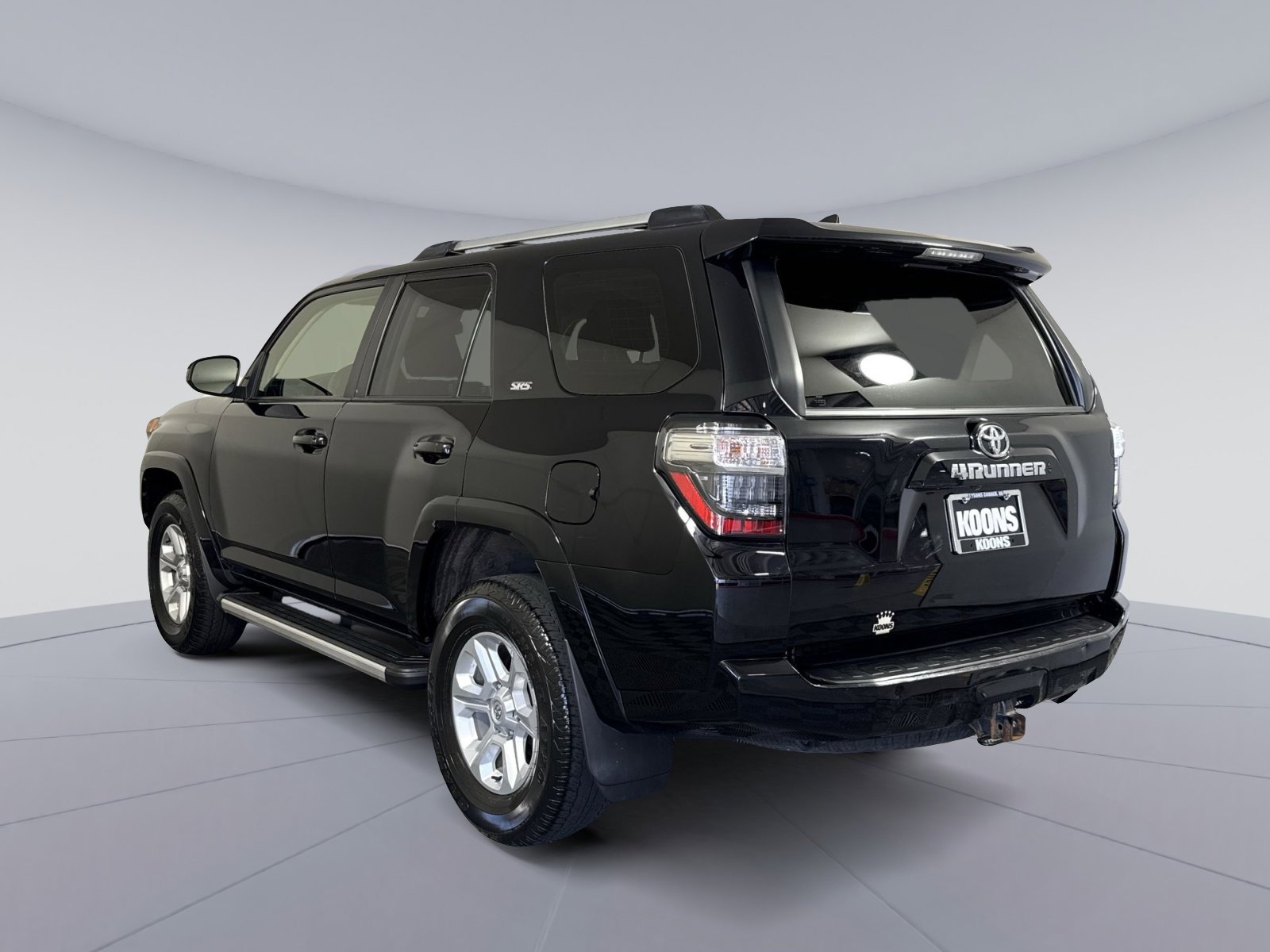 Used 2023 Toyota 4Runner SR5 AWD/4WD image 4