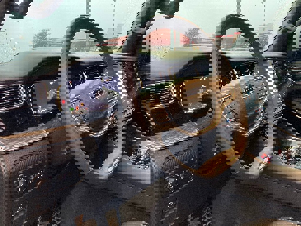 Used 2022 Jeep Wagoneer Series III w/ Premium Group I image 9